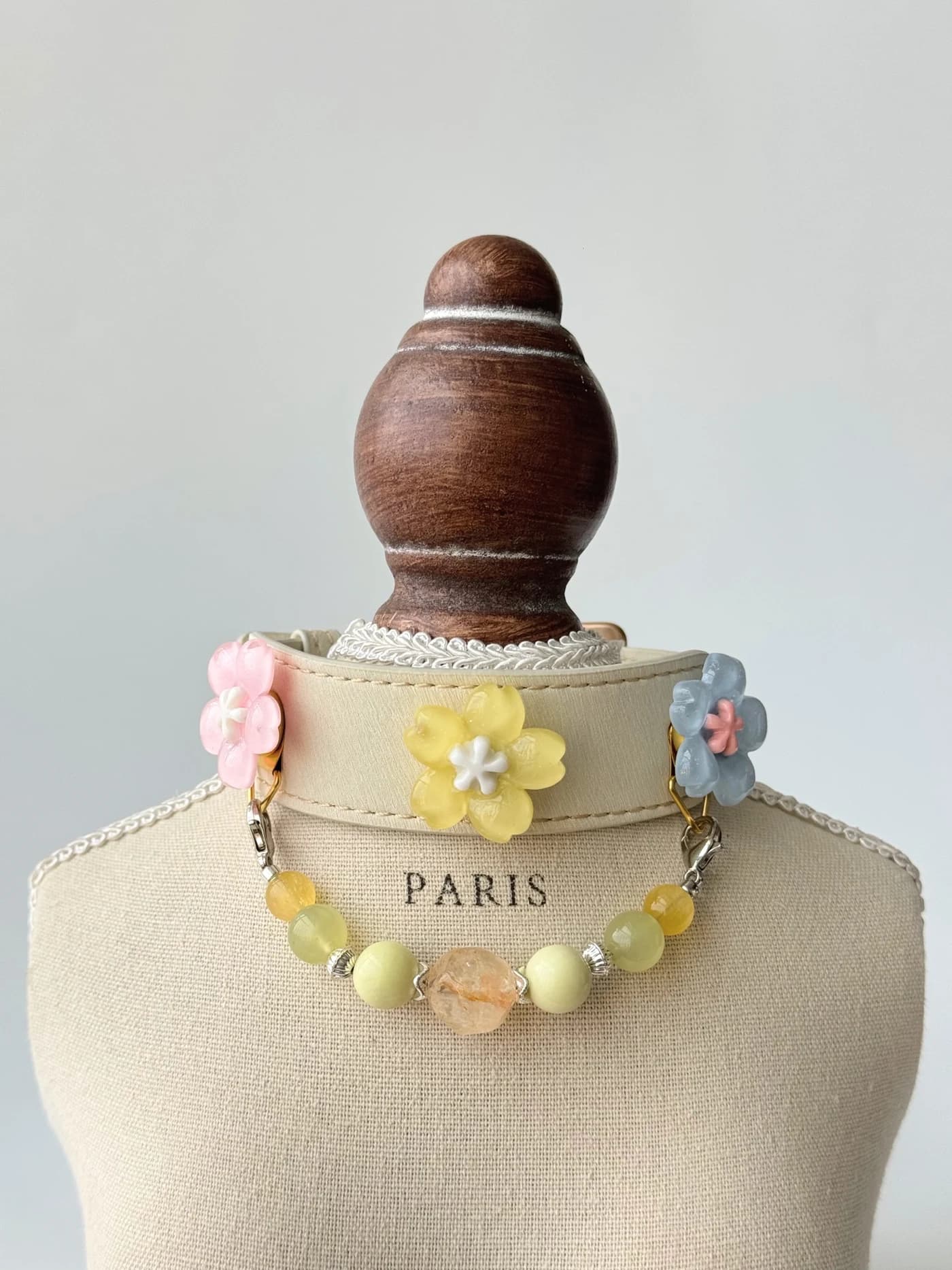 Zitronenjade-Blüten-Halsband
