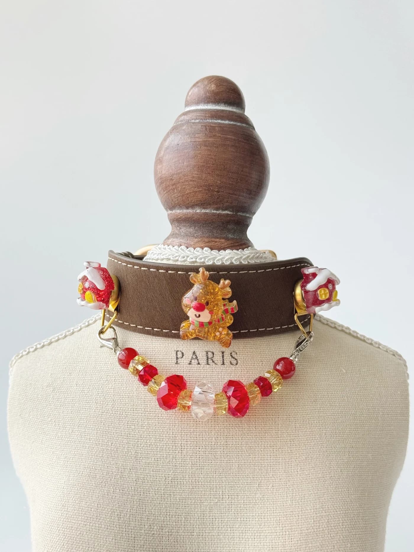 Rentier-Scharlach-Halsband · Braun